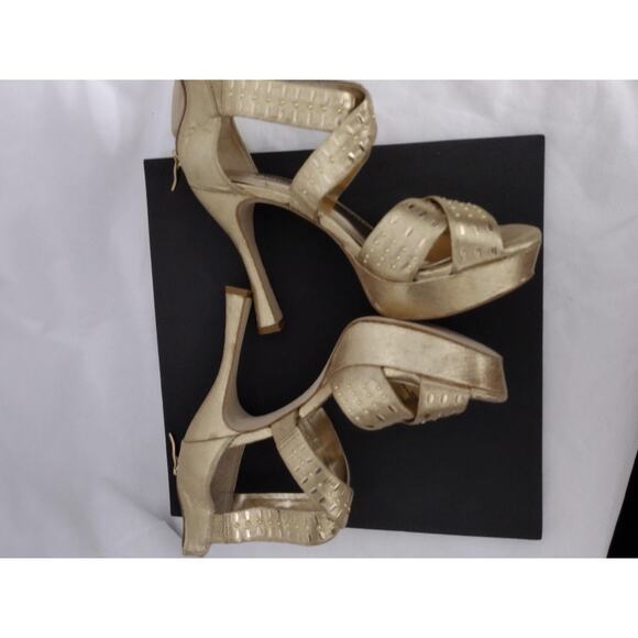 BCBGeneration Shoes Womens Size 8 Gold Strappy Platform Heel Sandals Party - Picture 4 of 8